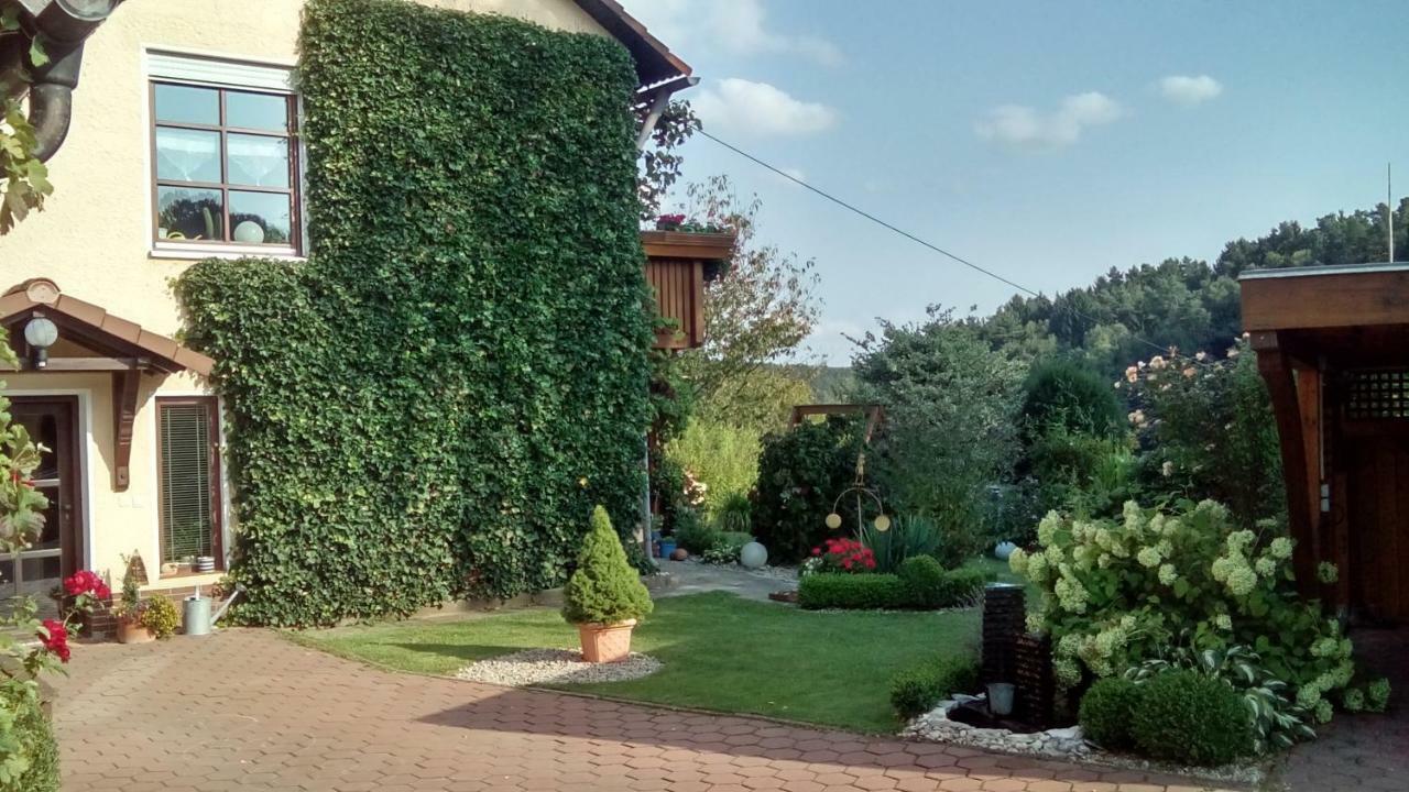 Apartment Mit Gartenblick Eckersdorf Ngoại thất bức ảnh